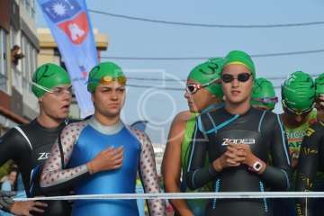Ricardo Hernández y Raquel Aróstegui ganan con autoridad el XXVII Triatlón de Salinetas (Foto TA)